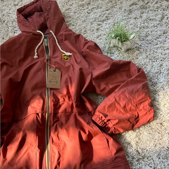 Original weatherproof, vintage NWT burgundy and red windbreaker UPS jack… - Picture 2 of 9